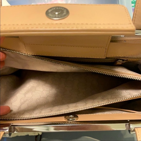 Michael Kors Bag - Picture 7 of 9